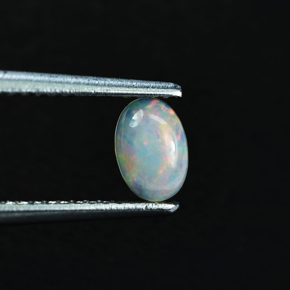 ETHIOPIAN OPAL PLAIN OVAL CAB (OFF WHITE MILKY/VERY LOW MULTI POWER) 6.00X4.00 MM 0.25 CTS