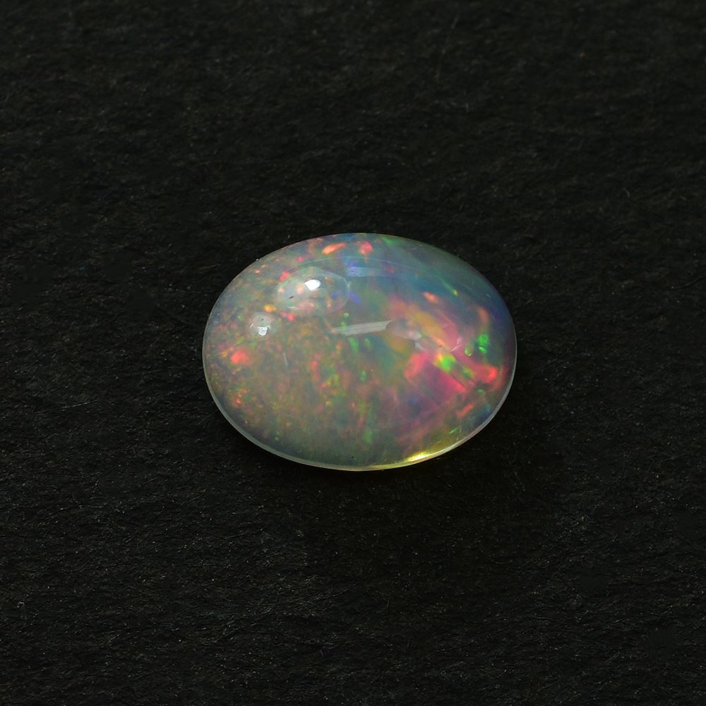 ETHIOPIAN OPAL PLAIN OVAL CAB (WHITE BASE /VERY LOW POWER/BLUE GREEN POWER) 8.00X6.00 MM 0.78 CTS