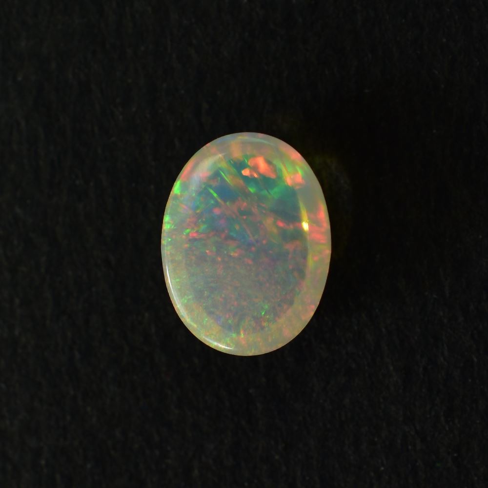 ETHIOPIAN OPAL PLAIN OVAL CAB (WHITE BASE /VERY LOW POWER/BLUE GREEN POWER) 8.00X6.00 MM 0.78 CTS