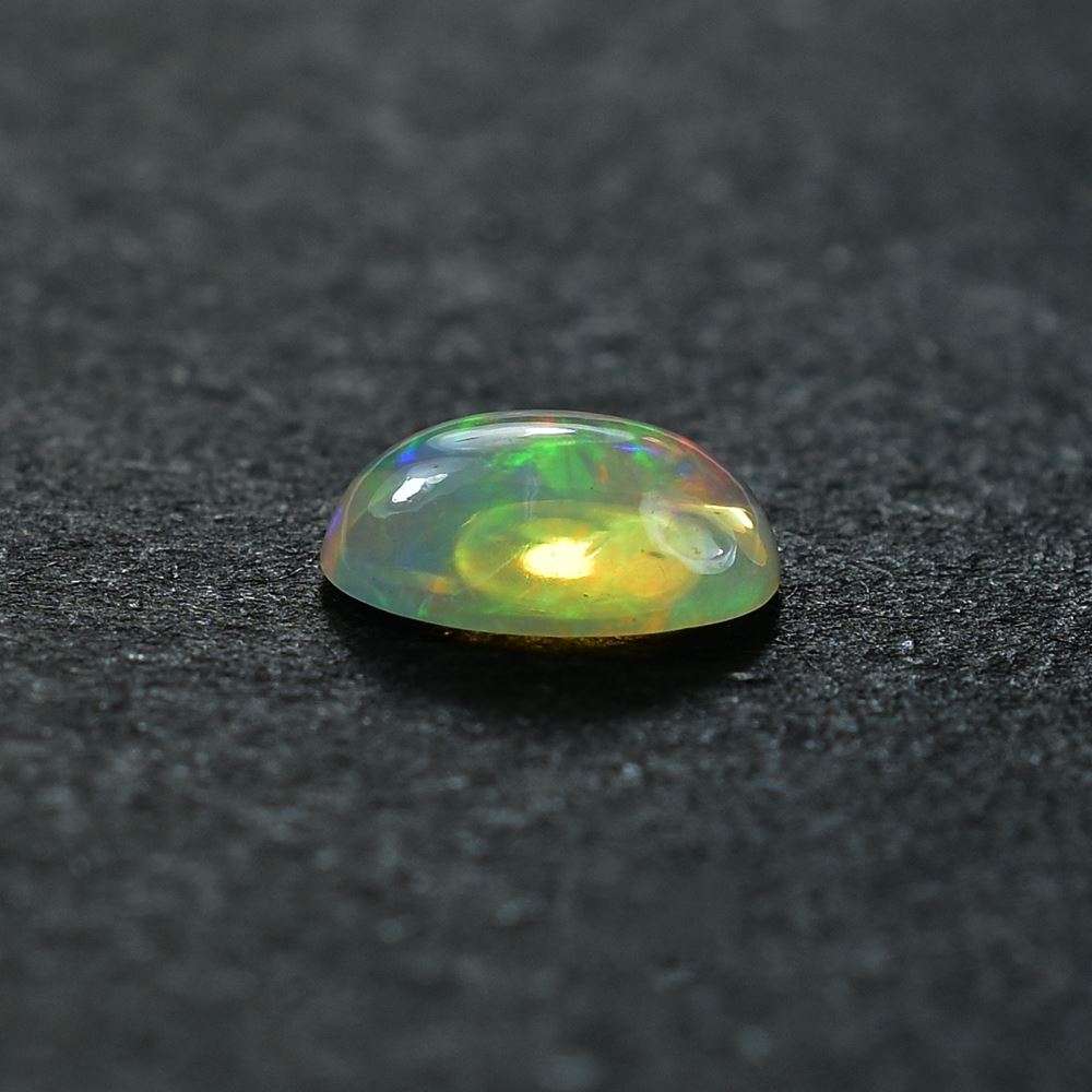 ETHIOPIAN OPAL PLAIN OVAL CAB (YELLOW BASE/REDISH/GREEN POWER) 8.00X6.00 MM 0.73 CTS