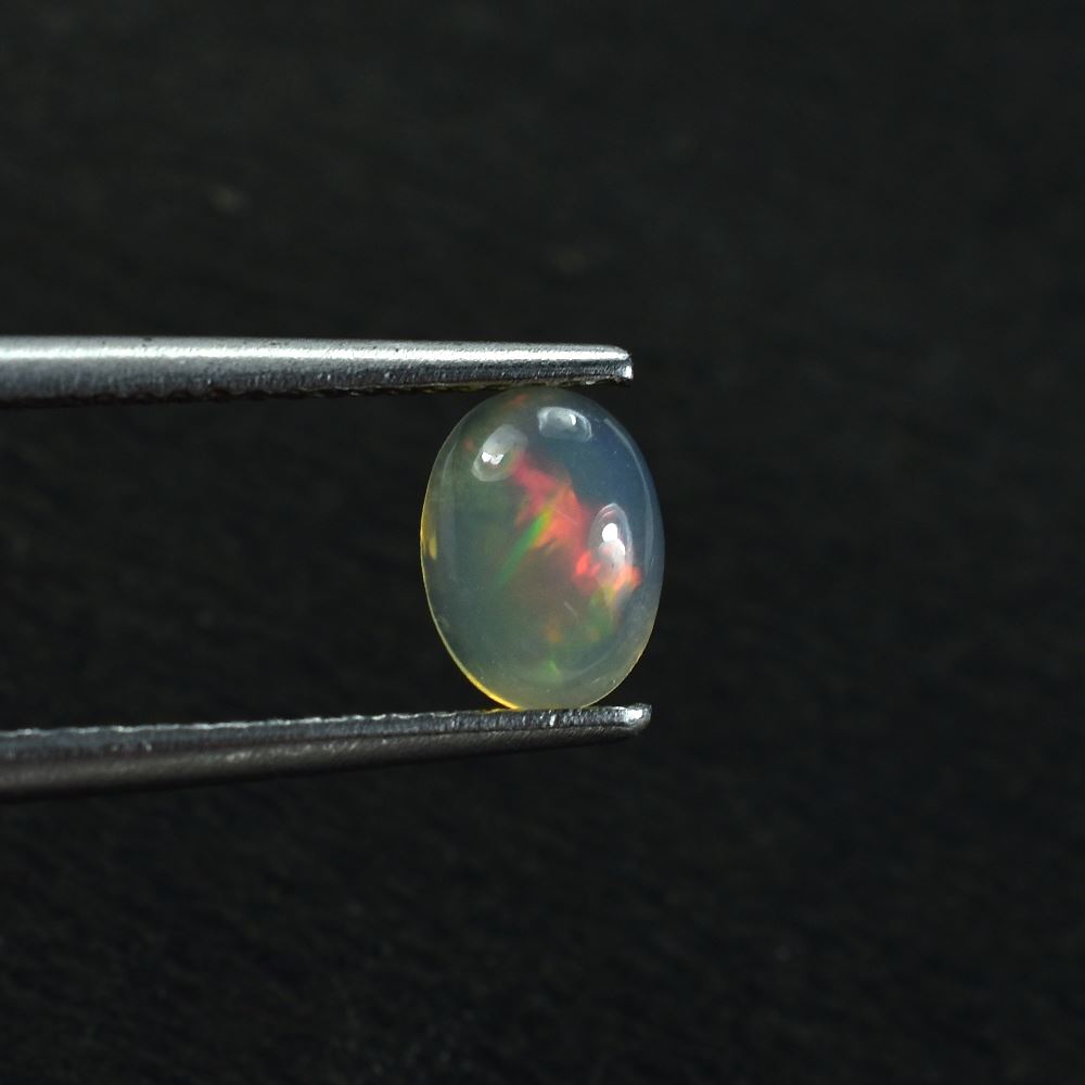 ETHIOPIAN OPAL PLAIN OVAL CAB (YELLOWISH TRANSPARENT/VERY LOW POWER) 7.00X5.00 MM 0.46 CTS