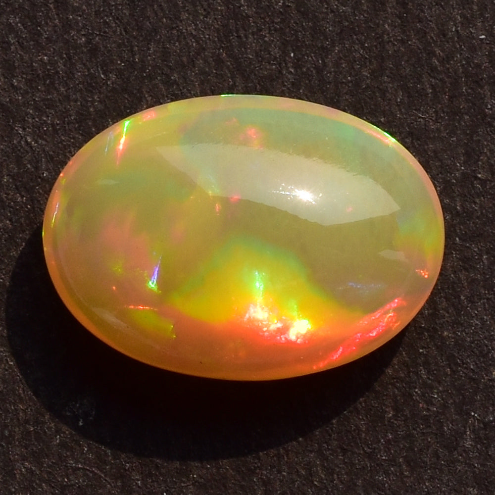 ETHIOPIAN OPAL PLAIN OVAL CAB 14.00X10.00 MM 4.10 Cts.