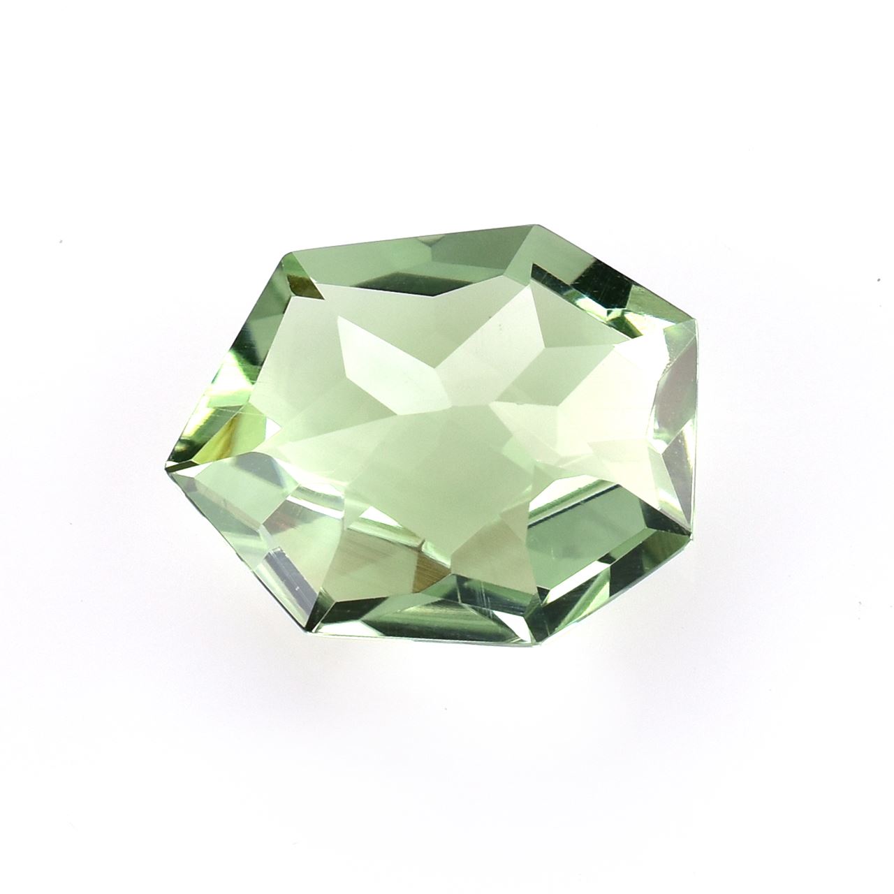 GREEN AMETHYST FREEFORM FACTED TOP (GEMSTONE BACK)FREE FORM (SPECIAL)(CLEAN) 18.60X15.00 MM 13.72 Cts.
