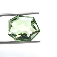 GREEN AMETHYST FREEFORM FACTED TOP (GEMSTONE BACK)FREE FORM (SPECIAL)(CLEAN) 18.60X15.00 MM 13.72 Cts.