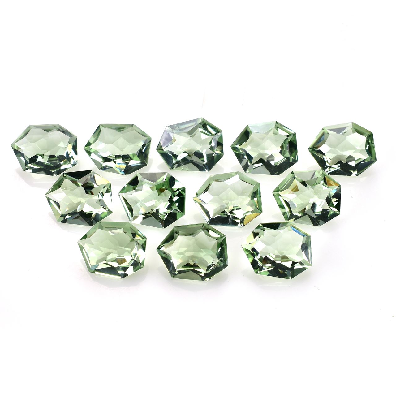 GREEN AMETHYST FREEFORM FACTED TOP (GEMSTONE BACK)FREE FORM (SPECIAL)(CLEAN) 18.60X15.00 MM 13.72 Cts.