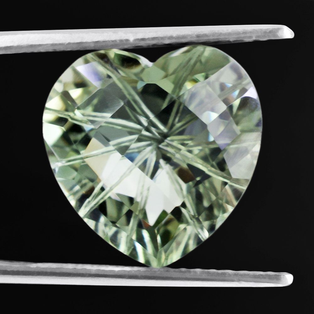 GREEN AMETHYST CHECKER ON TOP BACK LAZER CUT HEART 15MM 10.75 Cts.