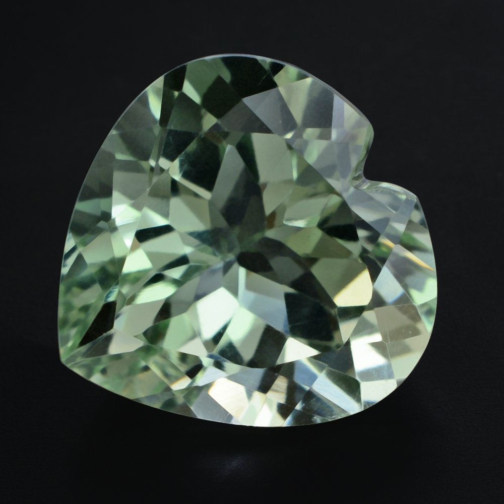 GREEN AMETHYST CUT HEART 20MM 21.28 Cts.