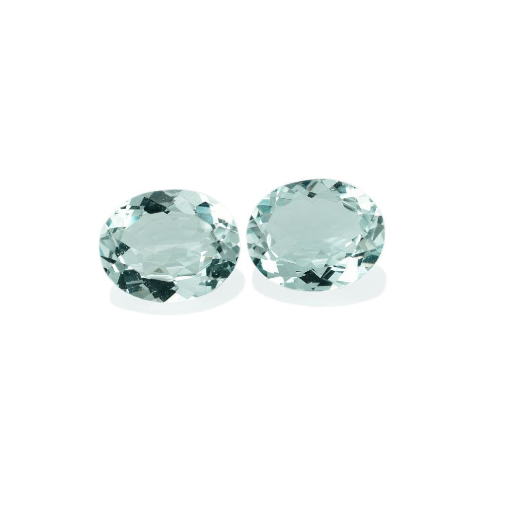 GREEN AQUAMARINE CUT OVAL (SI) 11X9MM 2.62 Cts.