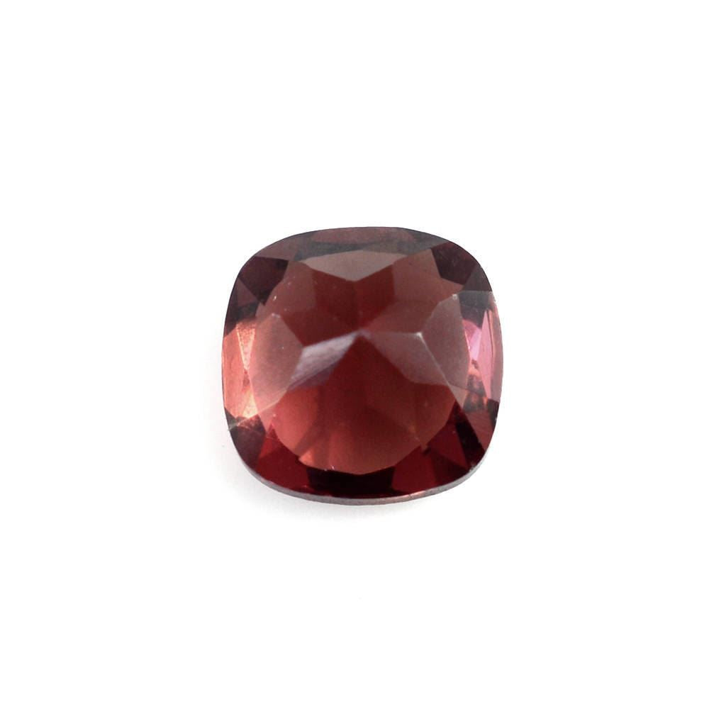 CHAMPAGNE GARNET CUT CUSHION 5MM 0.67 Cts.