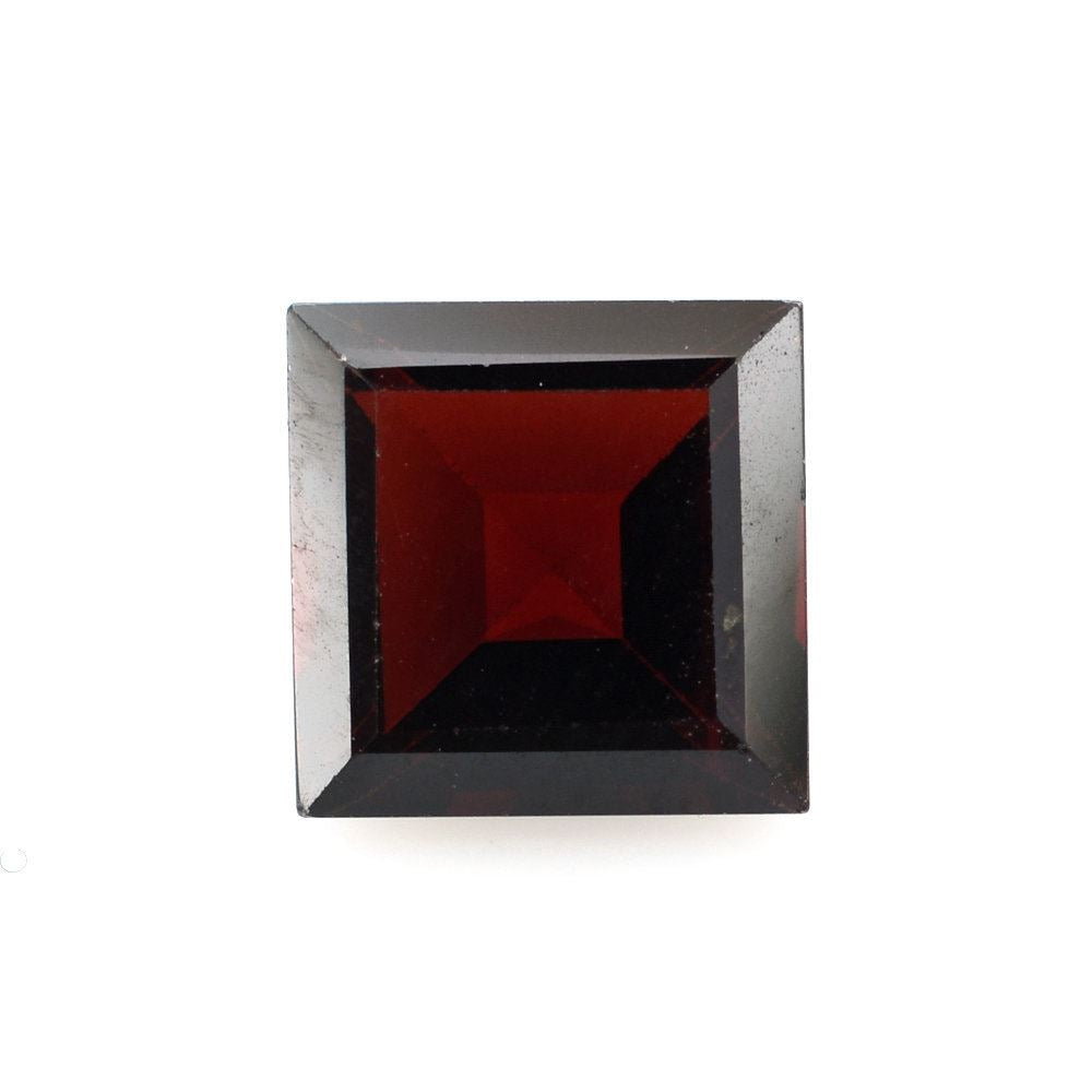 DARK RED GARNET CUT SQUARE 7MM (DARK RED/CLEAN) 2.10 Cts.