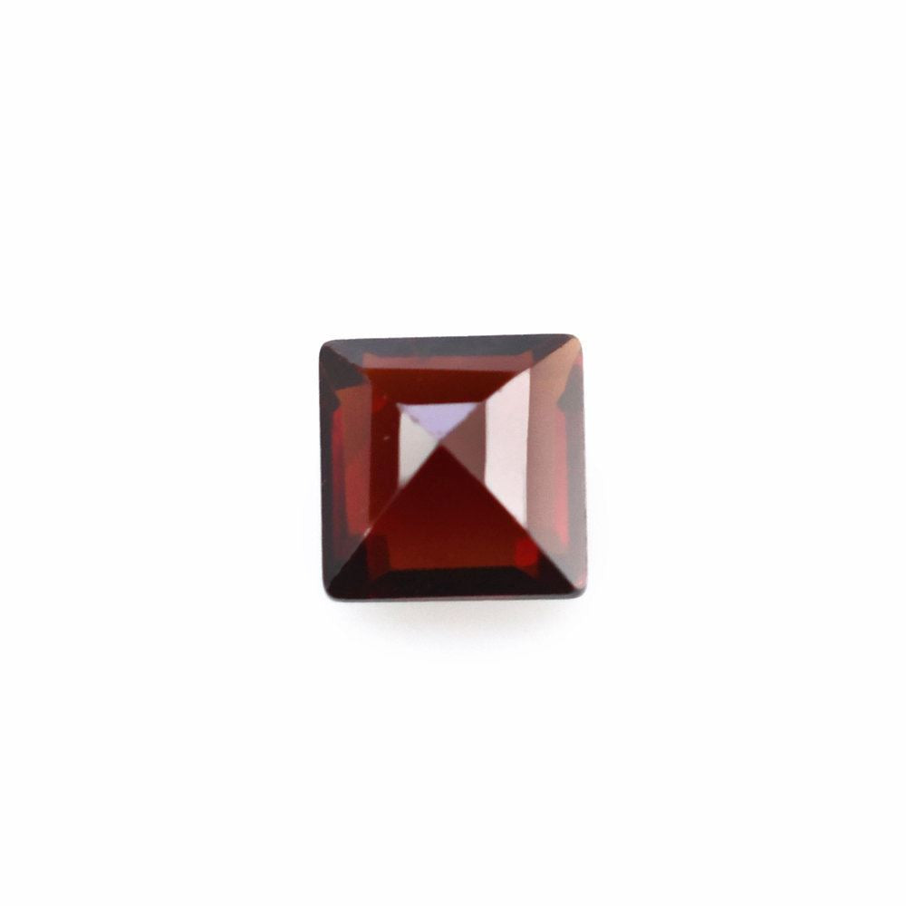 DARK RED GARNET CUT SQUARE 4MM 0.47 Cts.