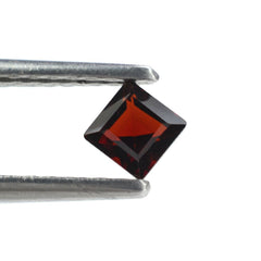 DARK RED GARNET CUT SQUARE 4MM 0.47 Cts.