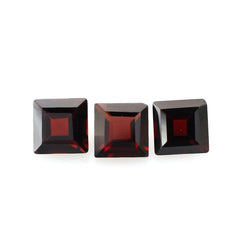 DARK RED GARNET CUT SQUARE 4MM 0.47 Cts.