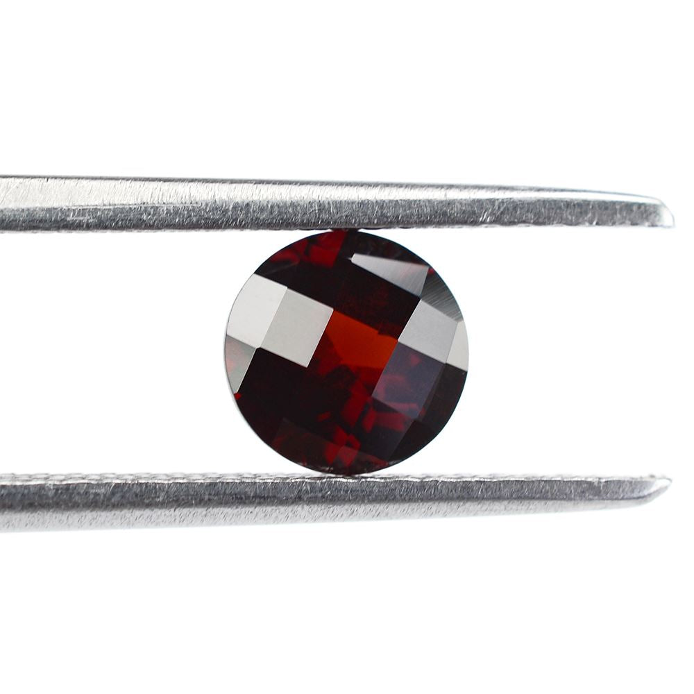 DARK RED GARNET CHECKER CUT ROUND 6MM 1.05 Cts.