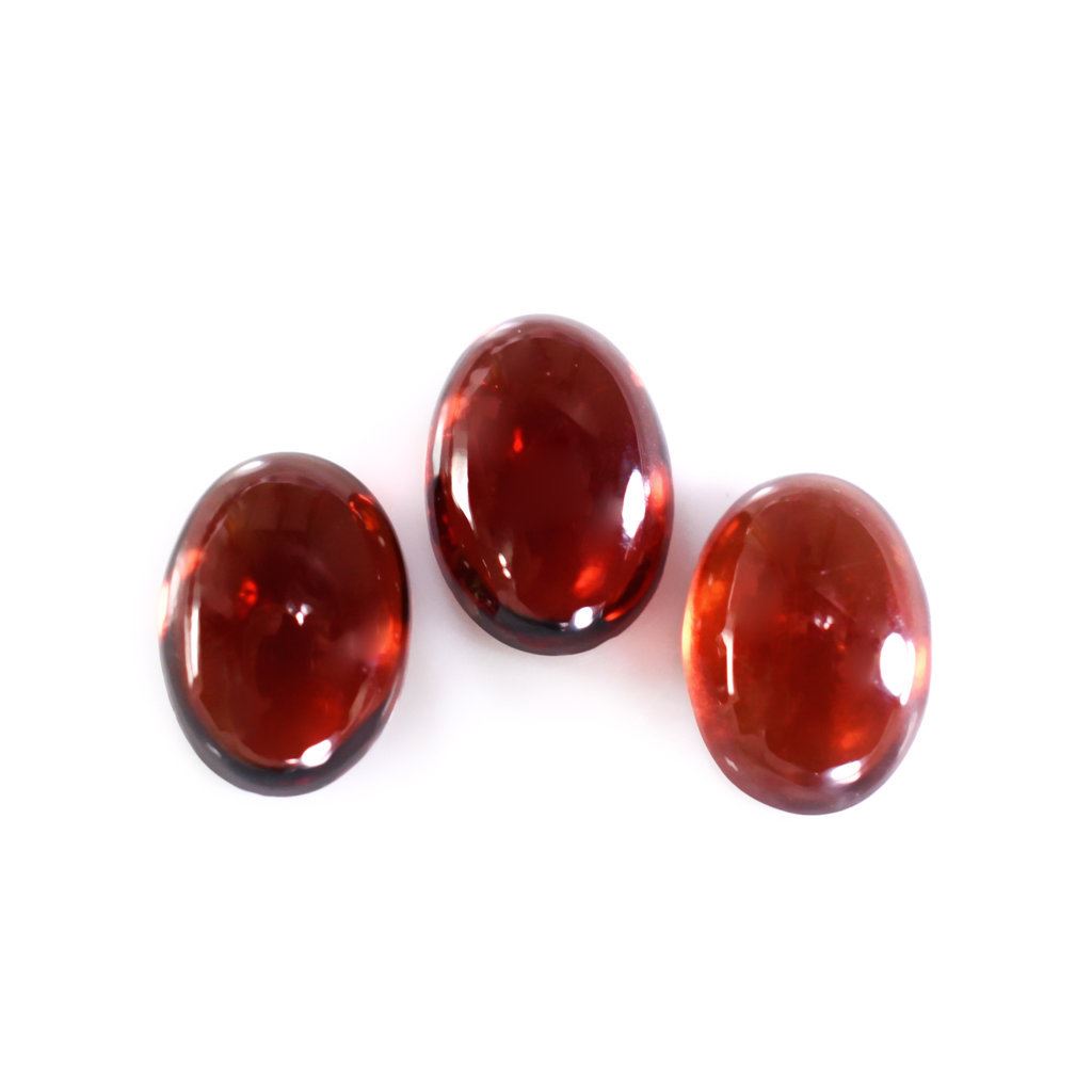 RED GARNET (OPEN) PLAIN OVAL CAB 7X5MM 1.25 Cts.