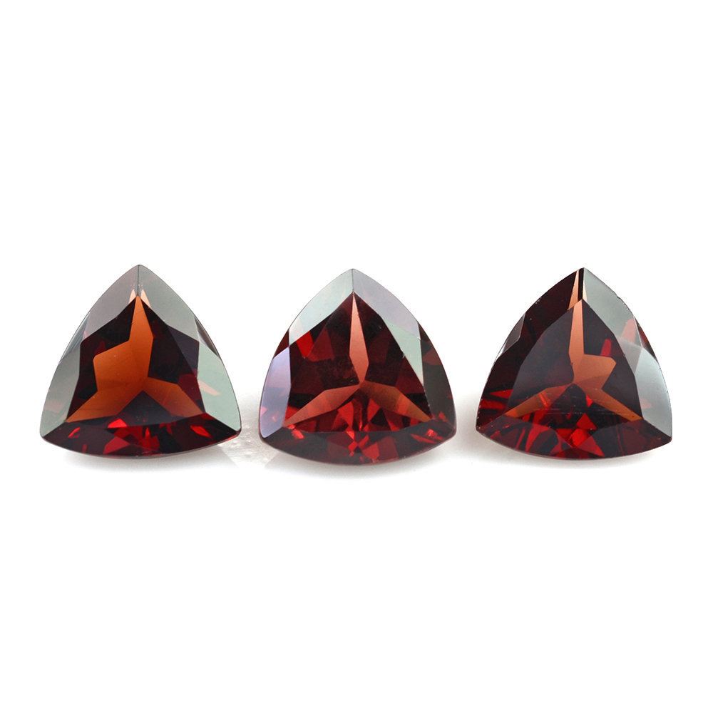 RED GARNET CUT TRILLION 8MM (MEDIUM/CLEAN) 1.75 Cts.