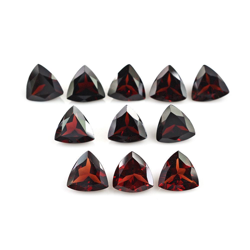 RED GARNET CUT TRILLION 8MM (MEDIUM/CLEAN) 1.75 Cts.