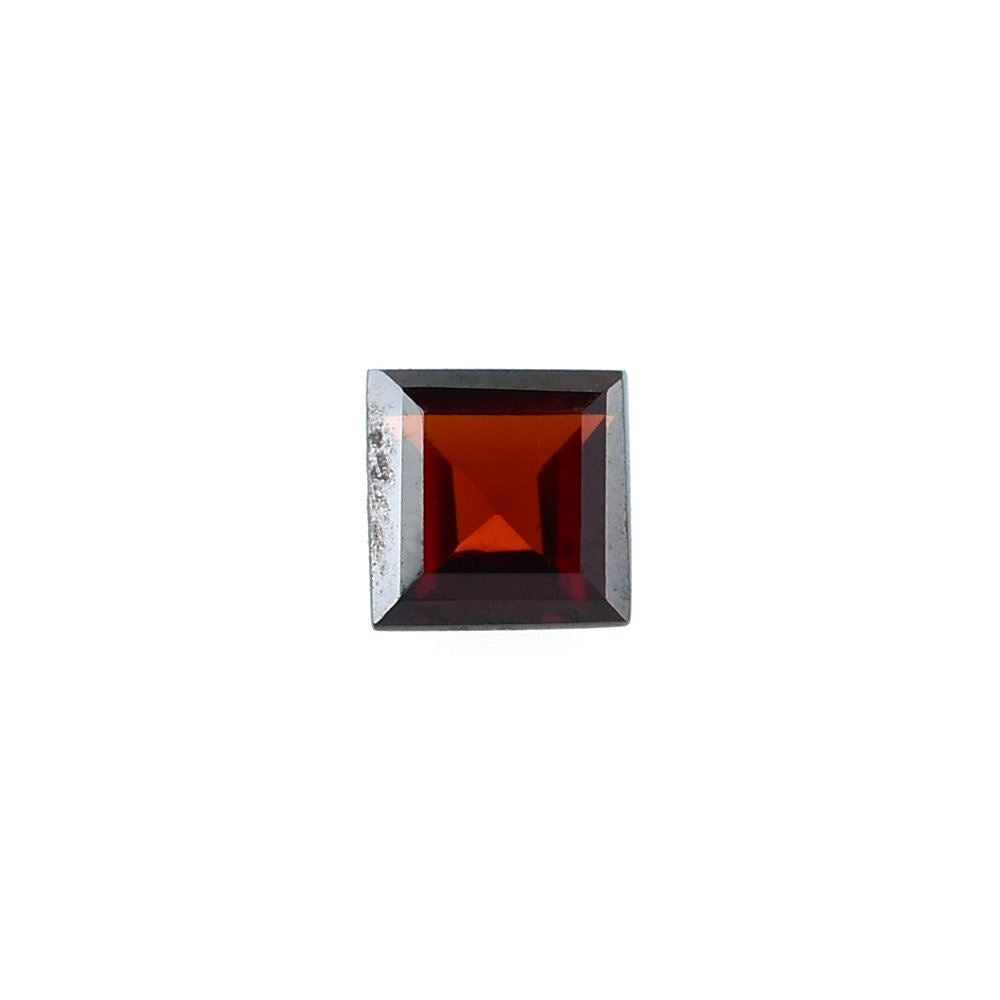 RED GARNET CUT SQUARE (DARK/CLEAN) 3X3MM 0.22 Cts.