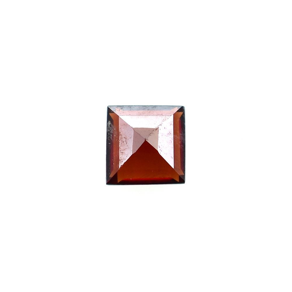 RED GARNET CUT SQUARE (DARK/CLEAN) 3X3MM 0.22 Cts.