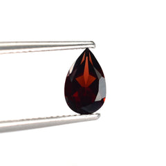 GARNET CUT PEAR (MEDIUM RED)(CLEAN) 8.00X5.00 MM 1.00 Cts.