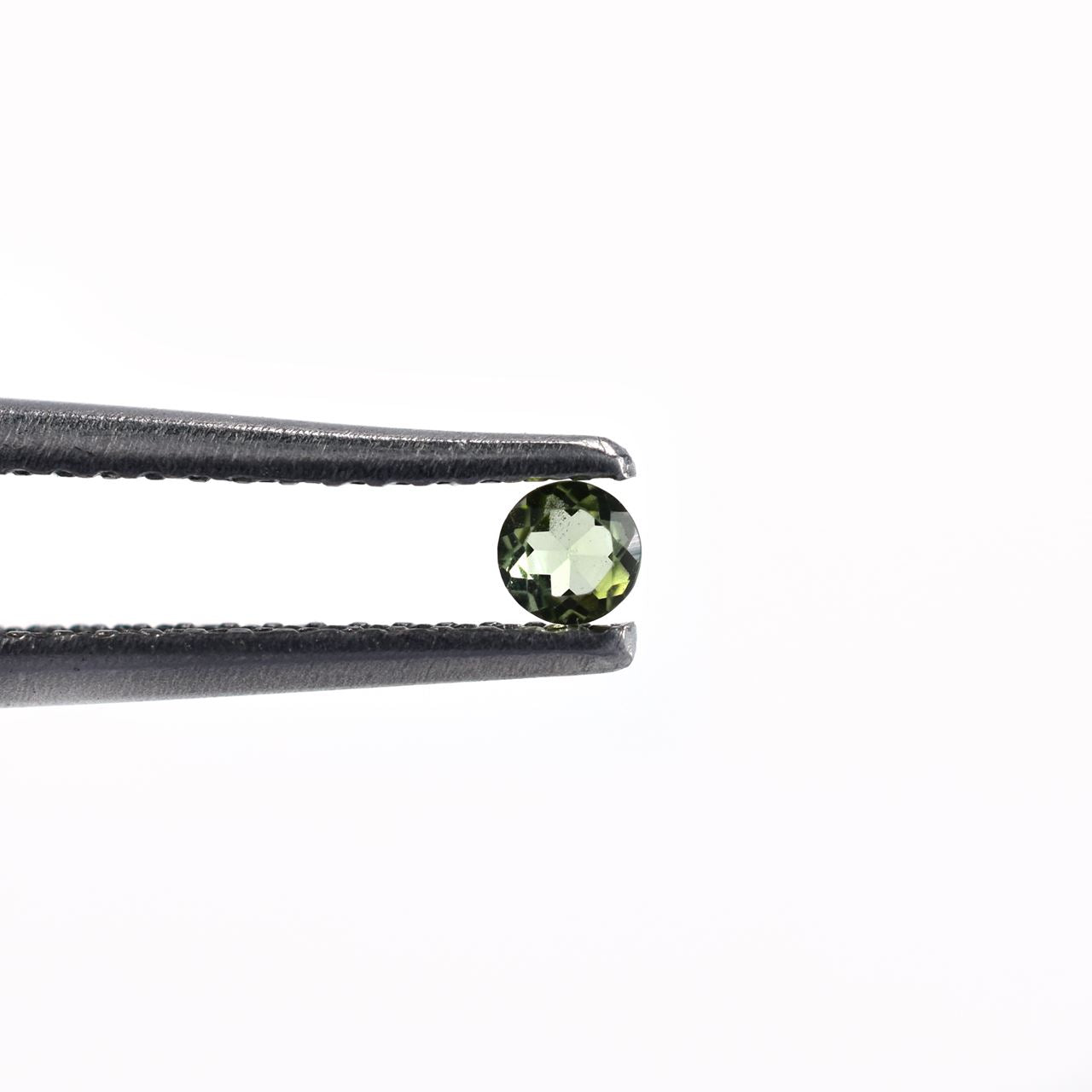 OLD GREEN TOURMALINE CUT ROUND (MEDIUM)(SI) 2.30X2.30 MM 0.05 Cts.