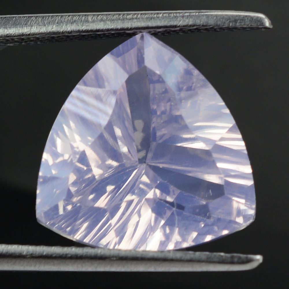 LAVENDER MOON QUARTZ LONG STEP CONCAVE TRILLION 12MM 4.70 Cts.