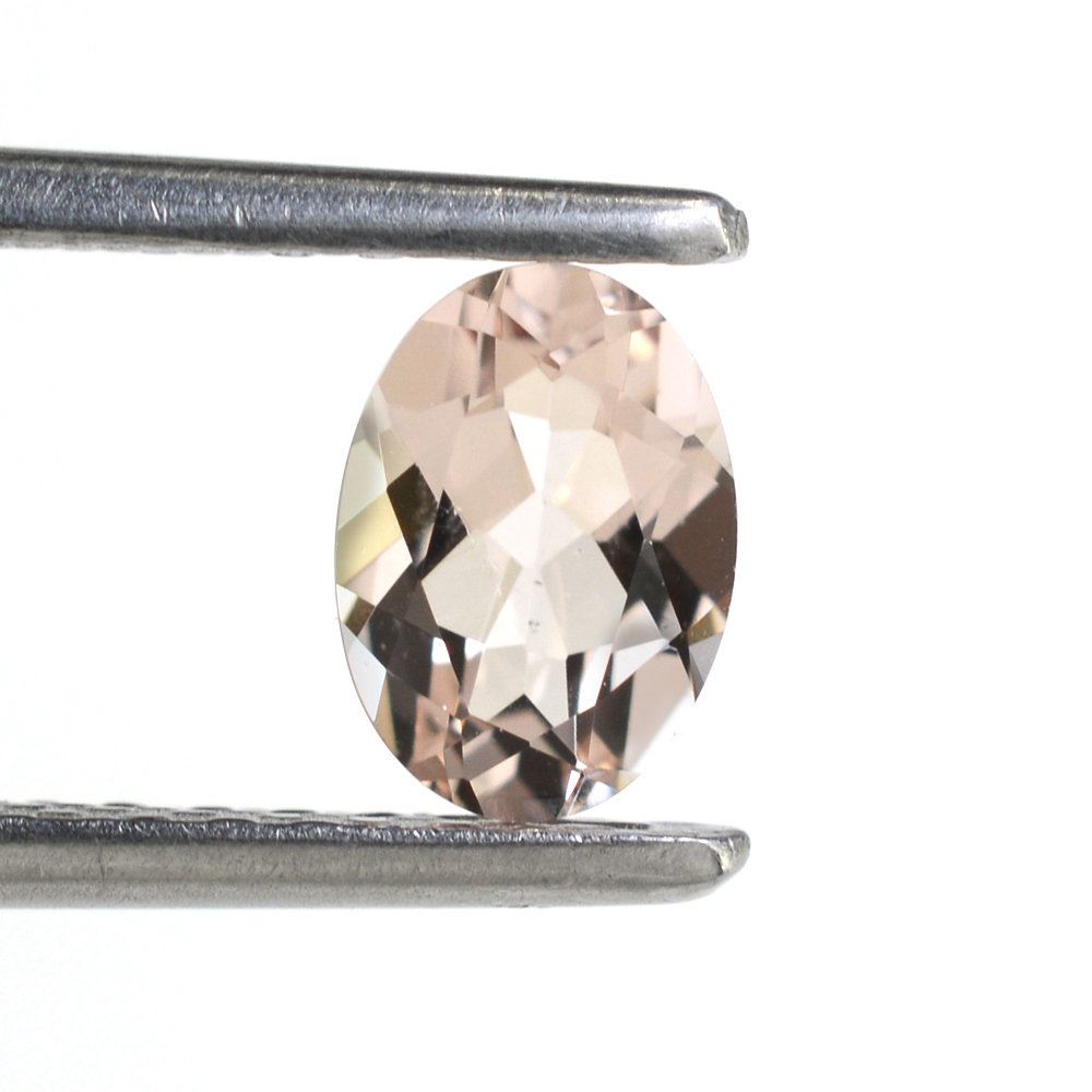 PEACH MORGANITE CUT OVAL (AAA/SI) 7X5MM 0.63 Cts.