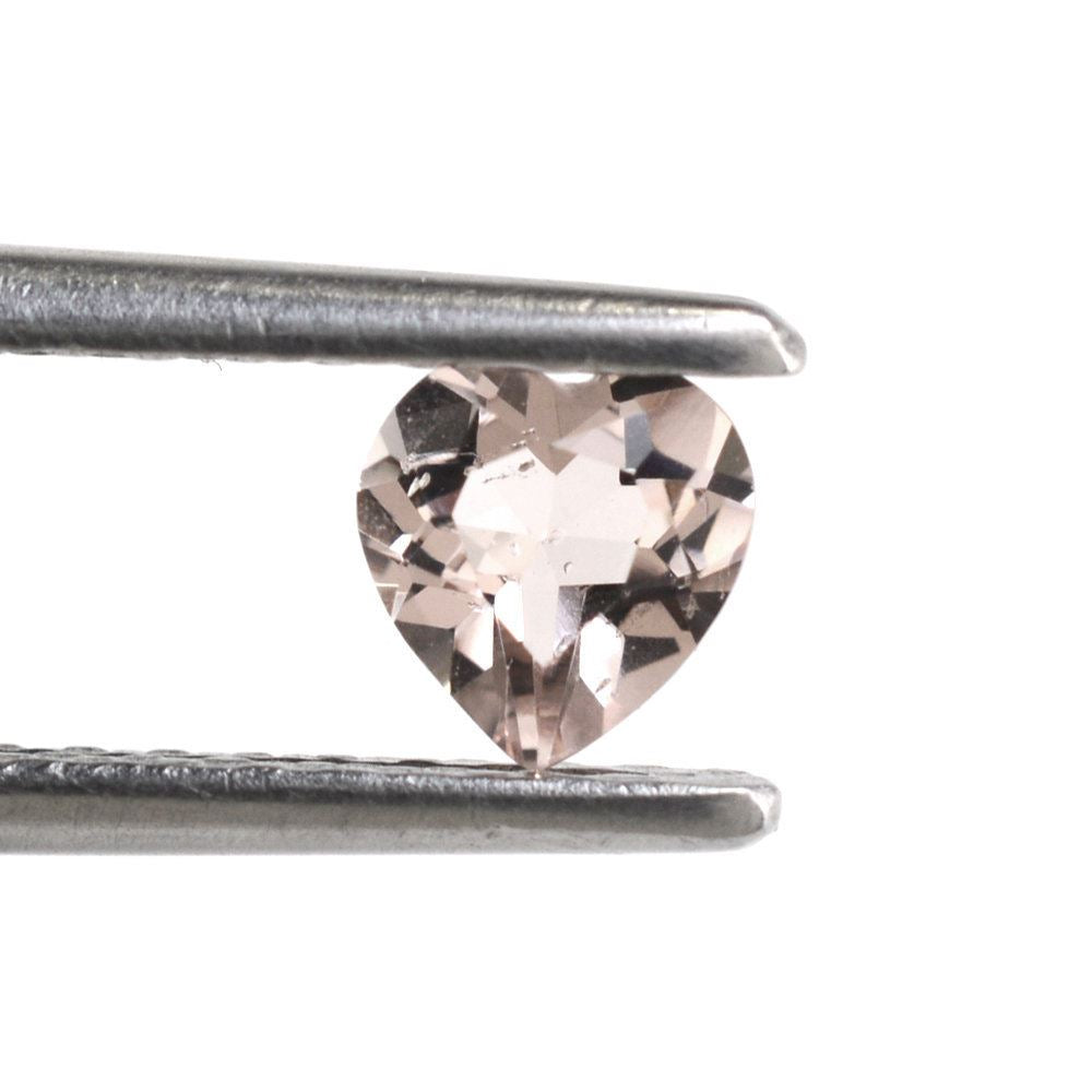 PEACH MORGANITE CUT HEART (AAA/HI) 5MM 0.39 Cts.