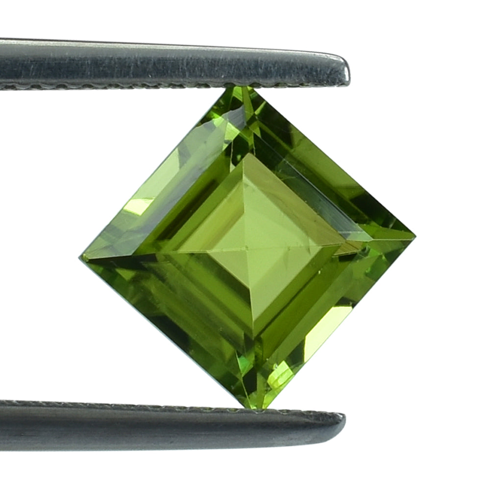 PERIDOT CUT SQUARE (SI) 8.00MM 2.90 Cts.