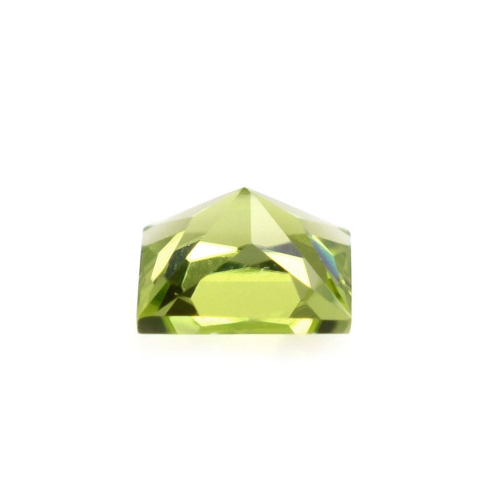 PERIDOT PRINCESS CUT SQUARE (SI) 4MM 0.38 Cts.