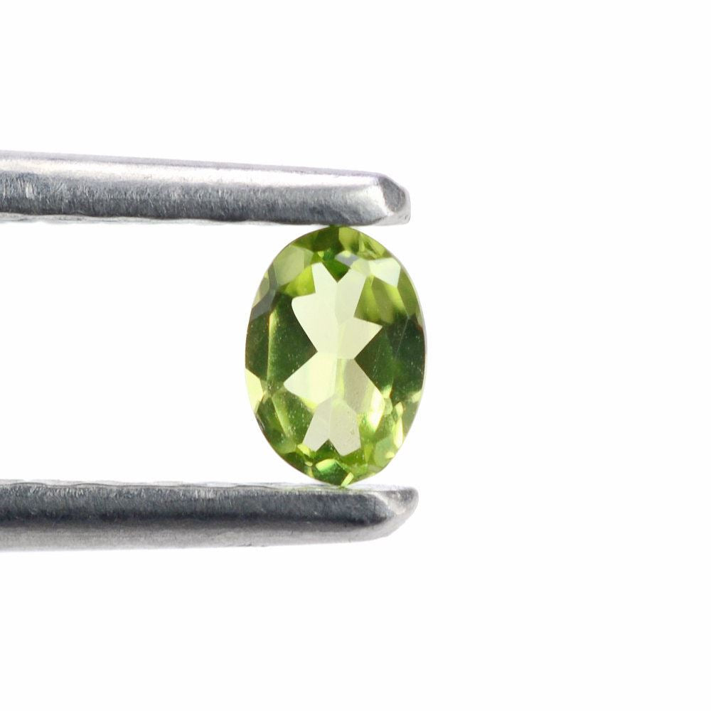 PERIDOT CUT OVAL (TOP) 4.50X3MM 0.15 Cts.