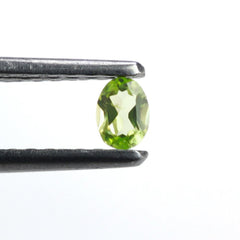 PERIDOT CUT OVAL (SI) 4X3MM 0.21 Cts.