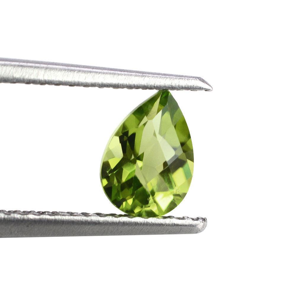 PERIDOT CHECKER CUT PEAR (TOP/CLEAN) 7X5MM 0.76 Cts.