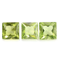 PERIDOT PRINCESS CUT SQUARE (SI) 4MM 0.37 Cts.