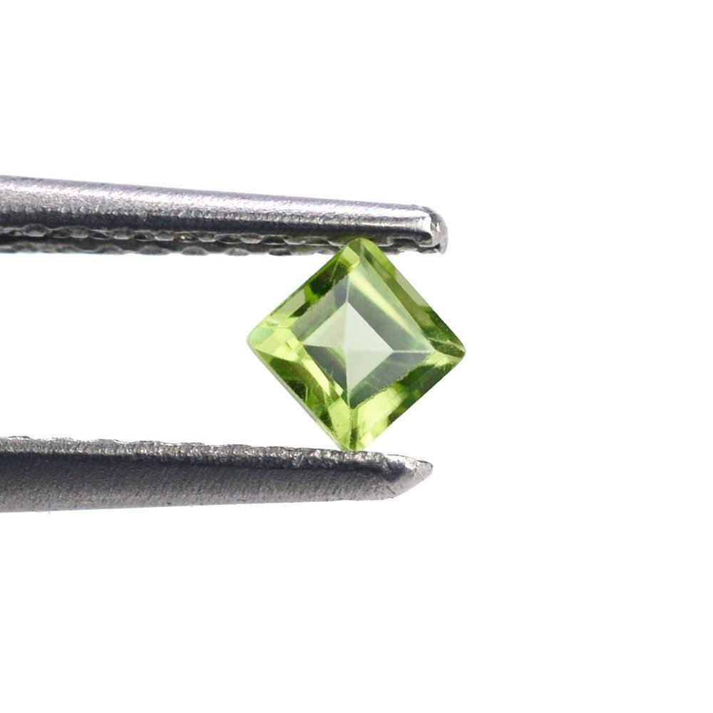 PERIDOT CUT SQUARE (TOP) 3MM 0.17 Cts.