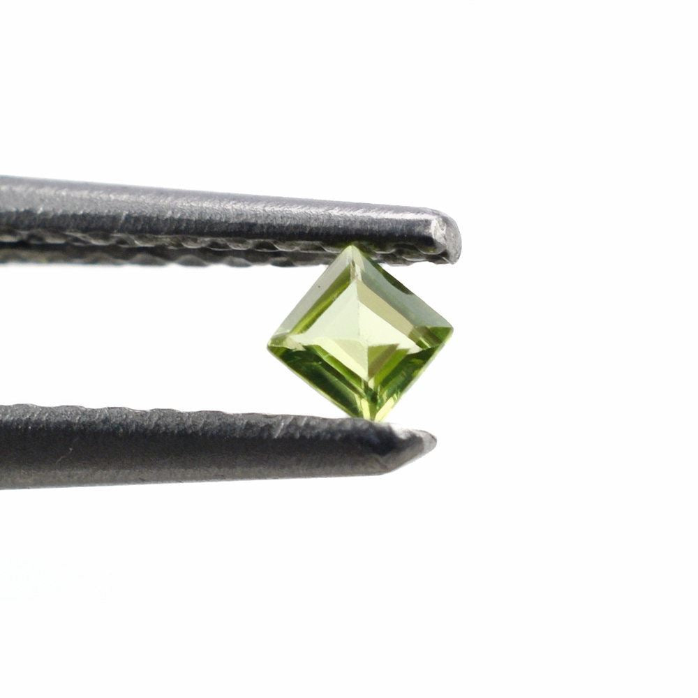 PERIDOT CUT SQUARE 2.25MM 0.06 Cts.
