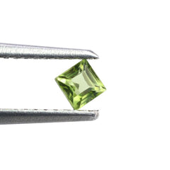 PERIDOT CUT SQUARE 3MM 0.21 Cts.