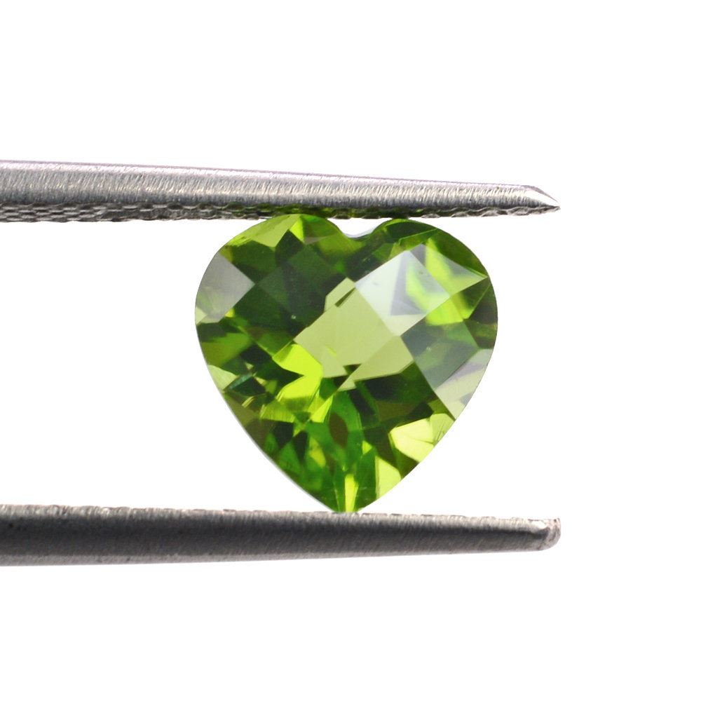 PERIDOT CHECKER CUT HEART (SI) 8MM 1.95 Cts.