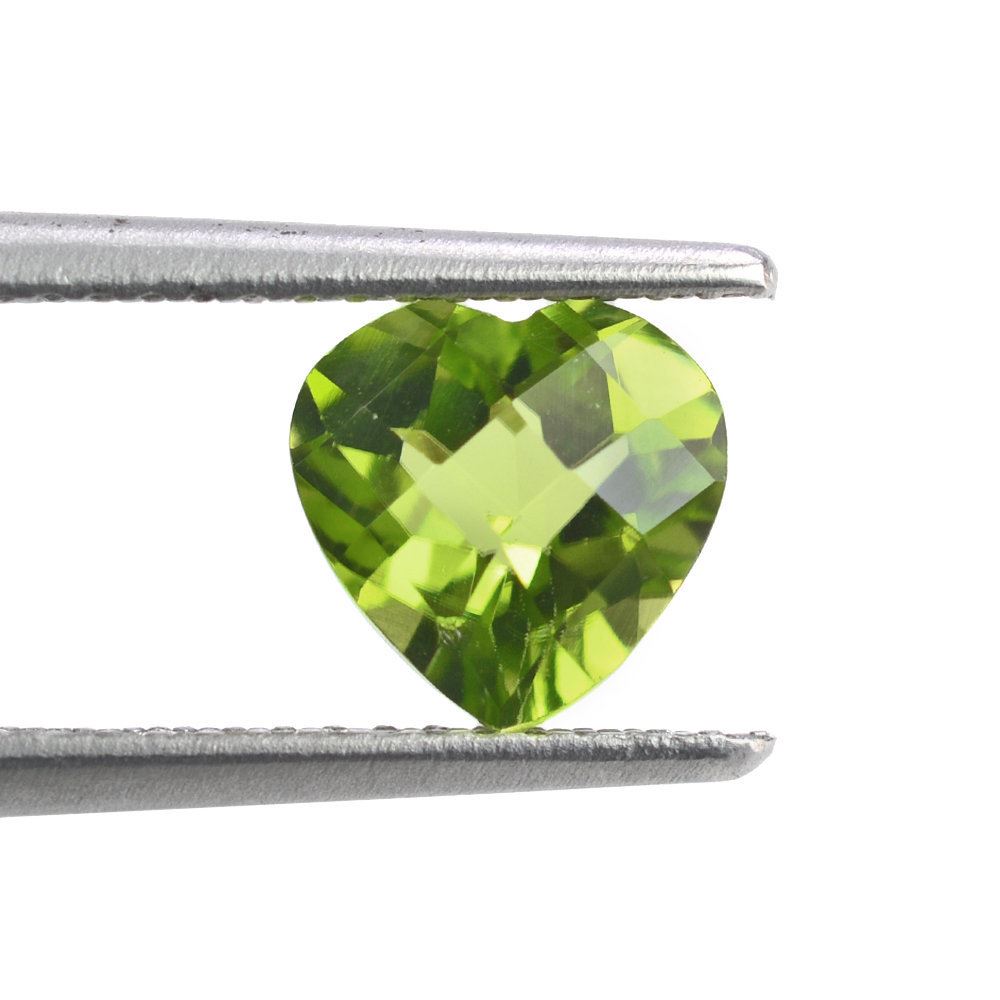 PERIDOT CHECKER CUT HEART (SI/GREEN) 7MM 1.38 Cts.