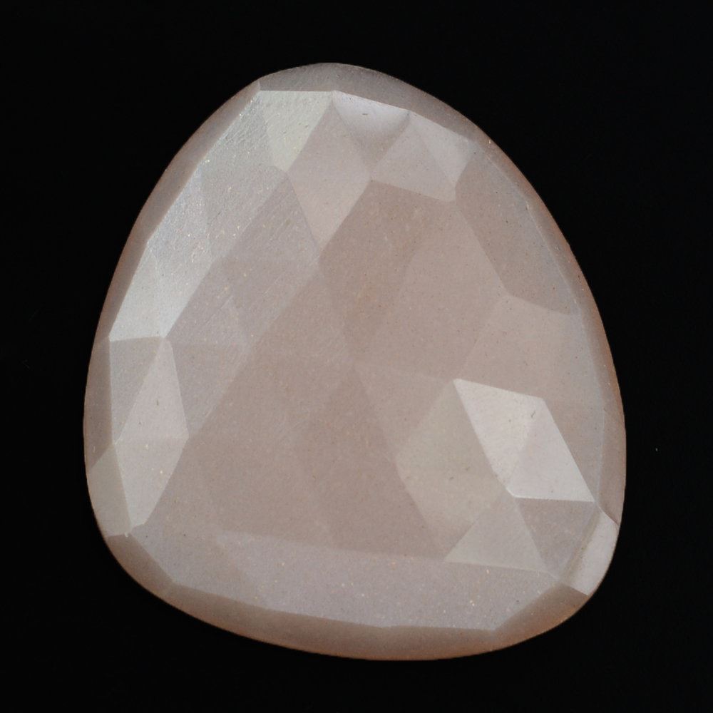 PEACH MOONSTONE ROSE CUT IRREGULAR PEARISH CAB 28X26MM 22.42 Cts.