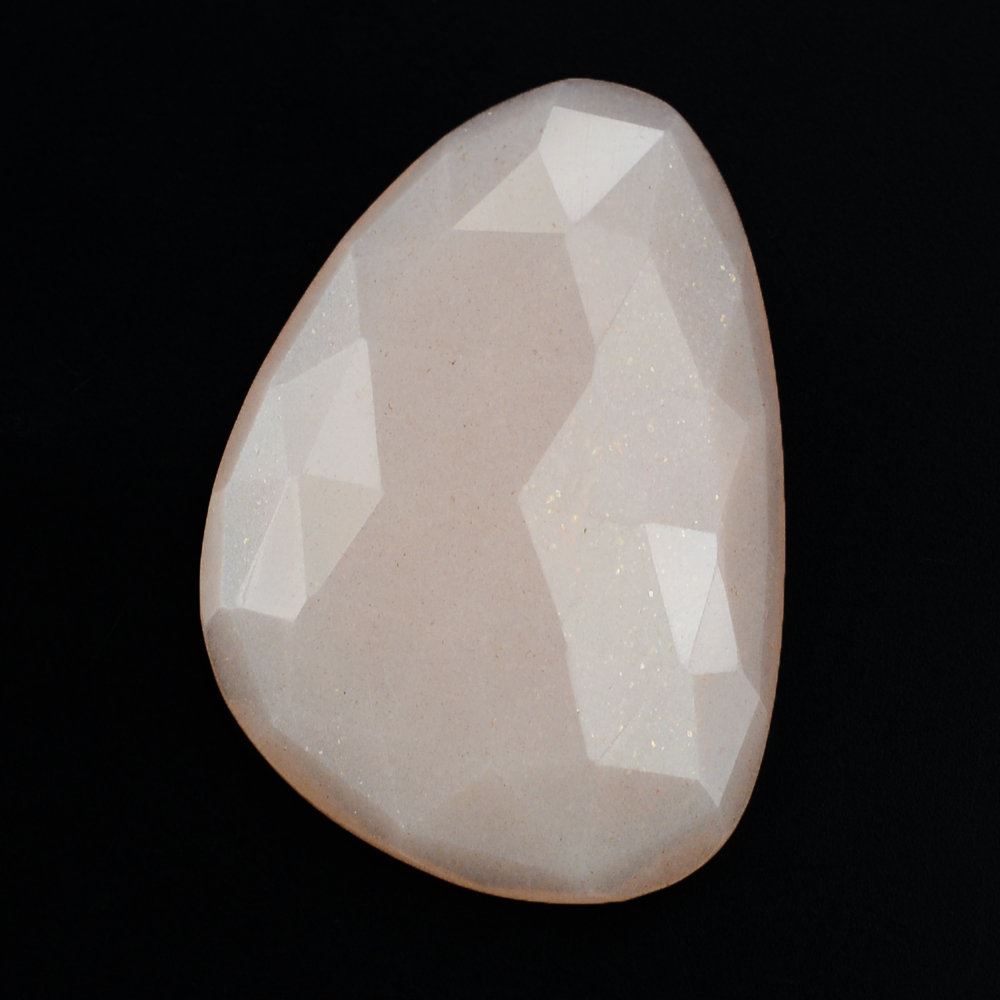 PEACH MOONSTONE ROSE CUT IRREGULAR PEARISH CAB 29X20MM 17.80 Cts.