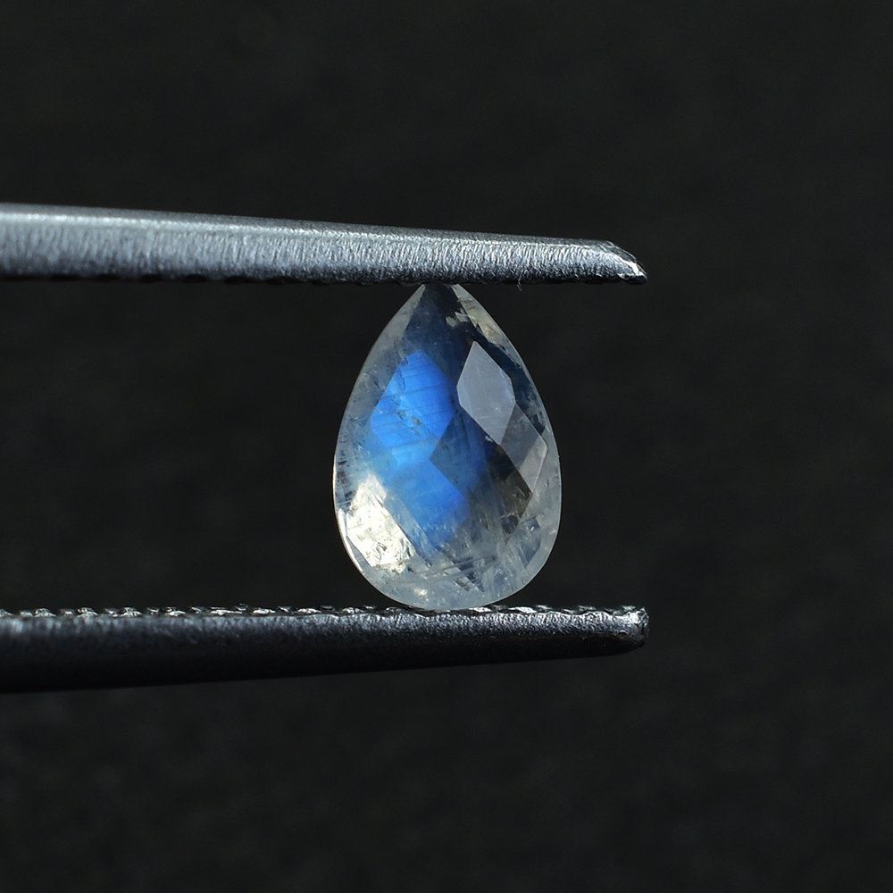 RAINBOW MOONSTONE ROSE CUT BRIOLETTE PEAR (SI) 6X4MM 0.43 Cts.