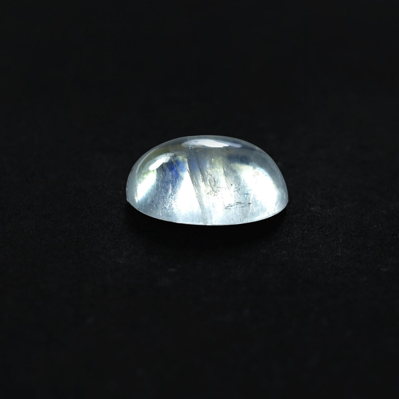 RAINBOW MOONSTONE PLAIN OVAL CAB (SEMI CLOUDY)(NICE BLUE SHINE) 10.00X8.00 MM 2.65 Cts.