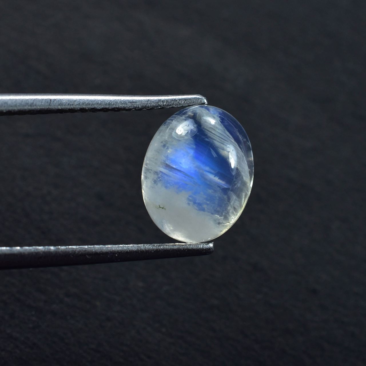 RAINBOW MOONSTONE PLAIN OVAL CAB (SEMI CLOUDY)(CLEAN) 10.00X8.00 MM 2.82 Cts.