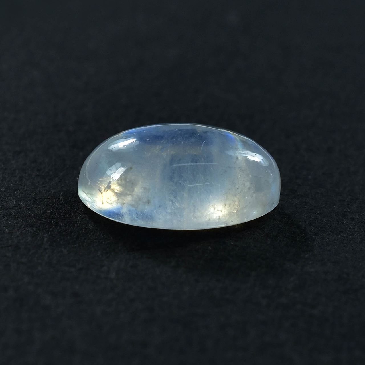 RAINBOW MOONSTONE PLAIN OVAL CAB (SEMI CLOUDY)(SI) 14.00X10.00 MM 6.10 Cts.