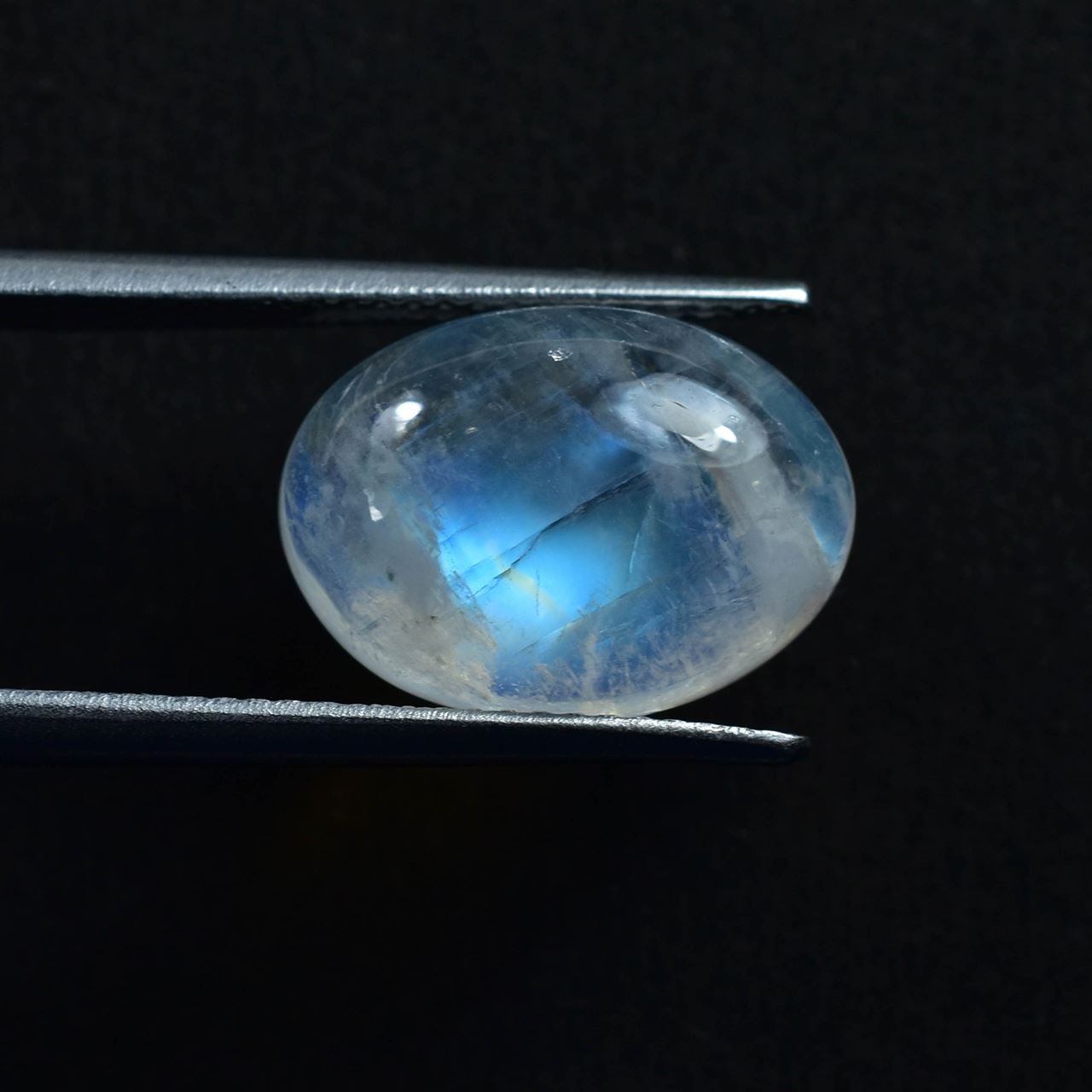 RAINBOW MOONSTONE PLAIN OVAL CAB (SEMI CLOUDY)(SI) 14.00X10.00 MM 6.10 Cts.