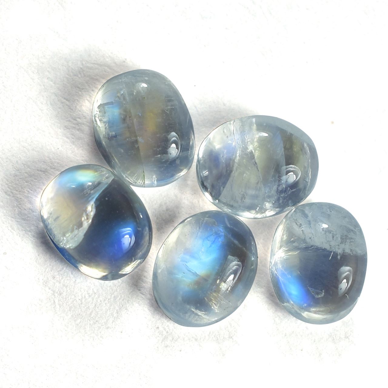 RAINBOW MOONSTONE PLAIN OVAL CAB (SEMI CLOUDY)(SI) 5.00X4.00 MM 0.47 Cts.