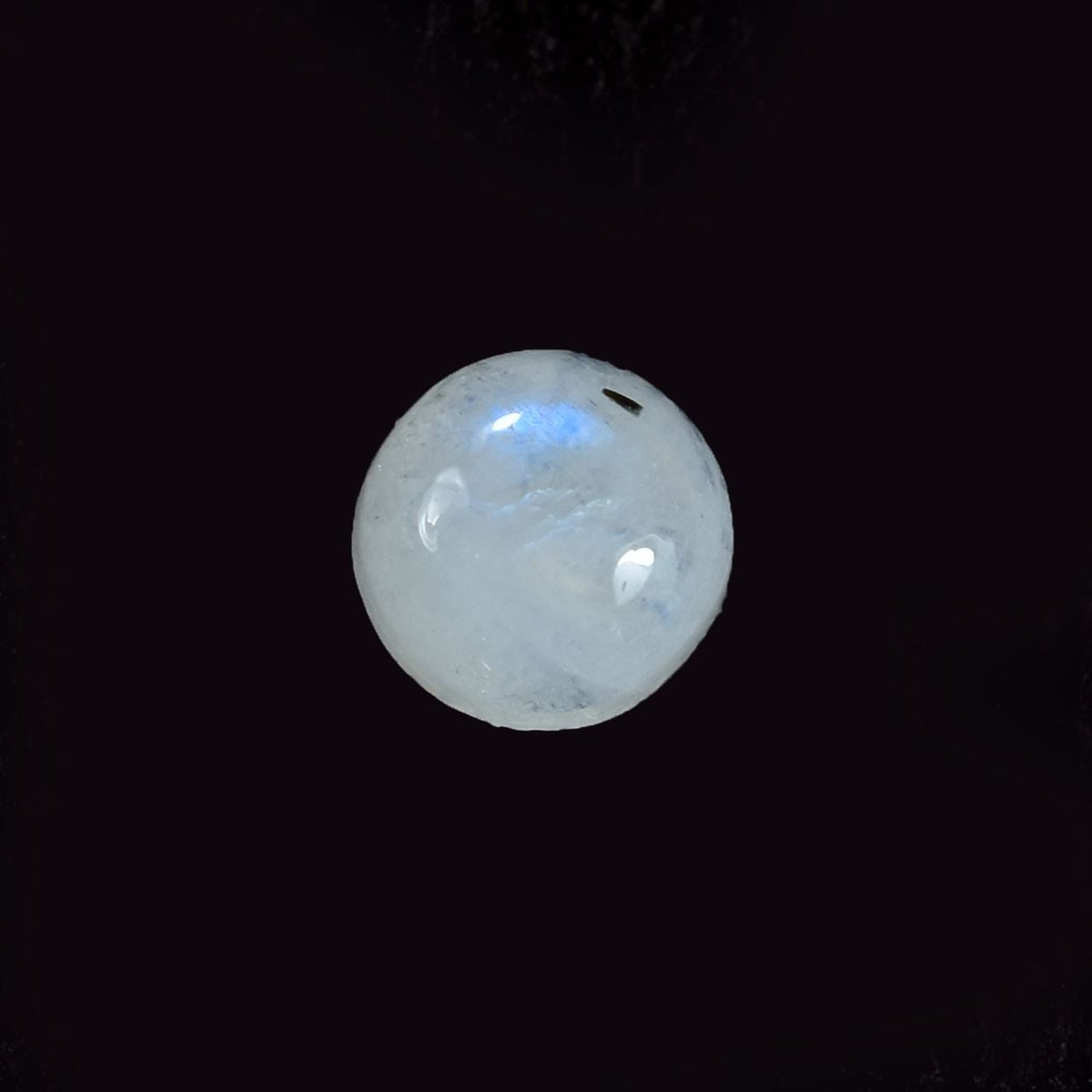 RAINBOW MOONSTONE PLAIN ROUND CAB (CLOUDY)(NICE BLUE SHINE) 5.00X5.00 MM 0.54 Cts.