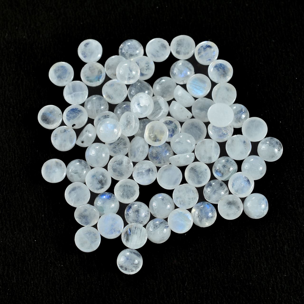 RAINBOW MOONSTONE PLAIN ROUND CAB (CLOUDY)(NICE BLUE SHINE) 5.00X5.00 MM 0.54 Cts.