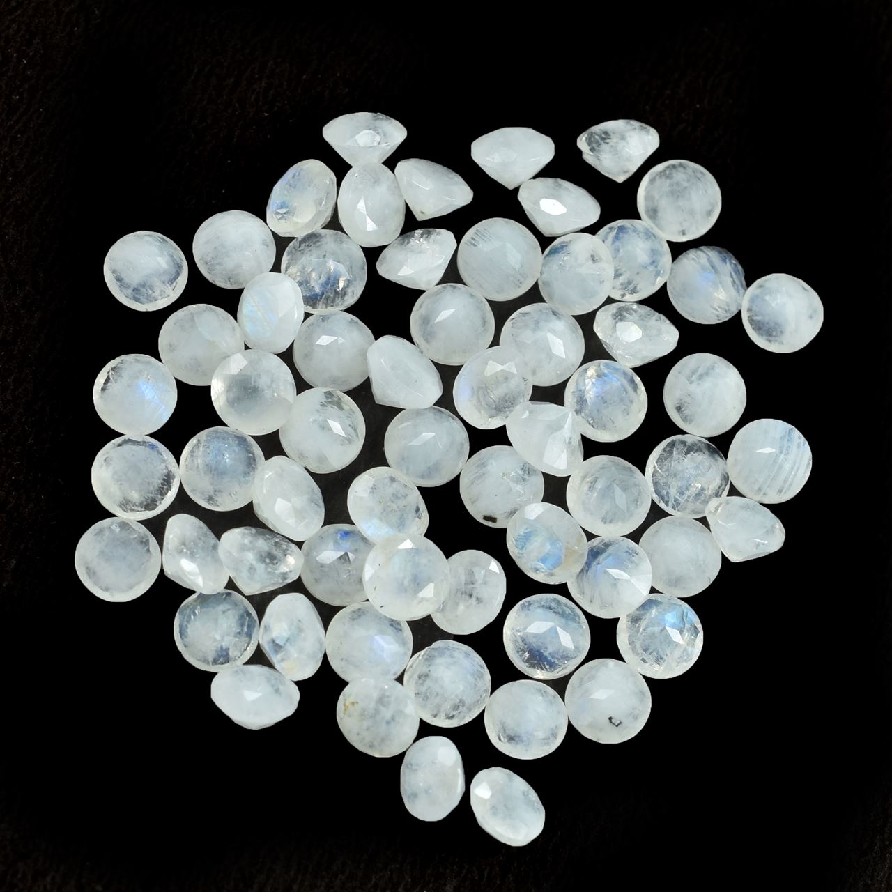 RAINBOW MOONSTONE CUT ROUND (CLOUDY)(NICE BLUE SHINE) 5.00X5.00 MM 0.47 Cts.